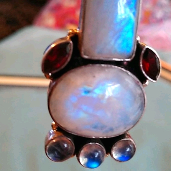 BEAUTIFUL MOONSTONE AND GARNET PENDENT - Picture 8 of 8